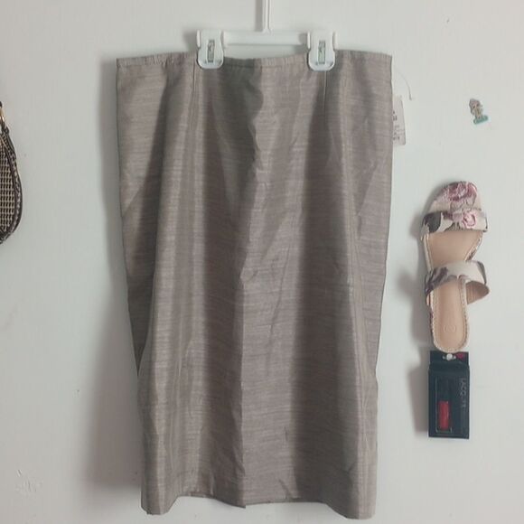 NWT Formal Grey Pencil Skirt!* - Picture 2 of 4